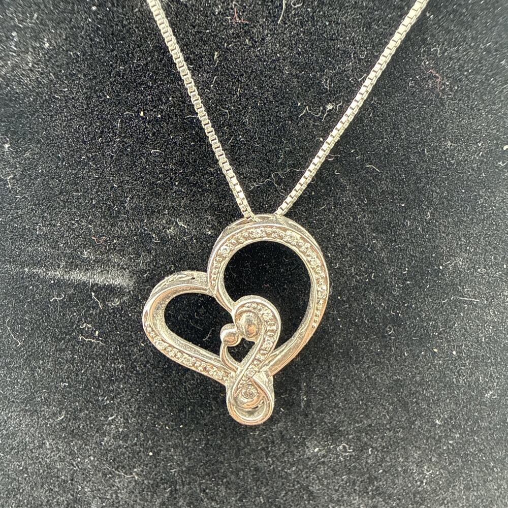 925 Sterling Silver and diamond Heart Pendant Necklace
